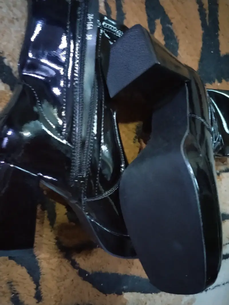Botines de charol negro con tacón alto - 6