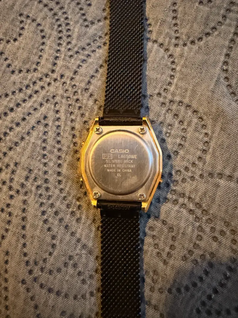 Reloj digital Casio vintage dorado - 2
