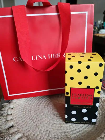 Perfume Carolina Herrera Fearless Fabulous Dot Drama 100ml - miniatura 3