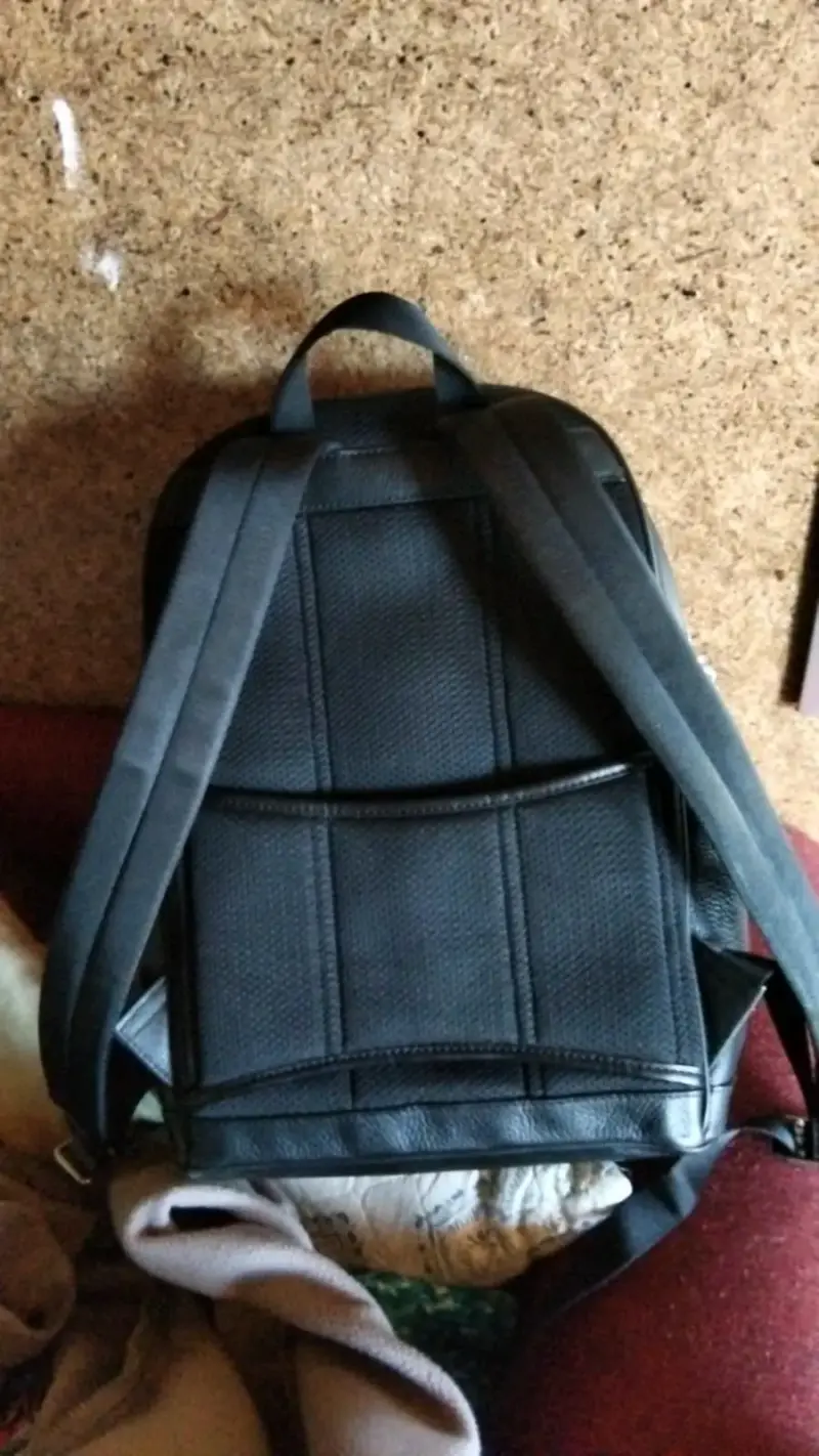 Mochila negra Michael Kors con bolsillos - 2