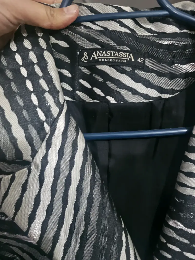 Abrigo estampado en plateado y negro Anastasia - 3