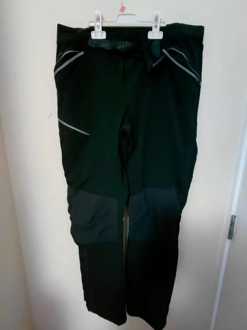 Pantalón Decathlon negro trekking/senderismo - 1