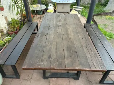 Mesa de jardín rústica con bancas de madera - miniatura 2
