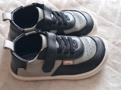 Zapatillas y sandalias para niños UMA en negro y gris - miniatura 1