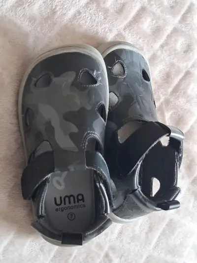Zapatillas y sandalias para niños UMA en negro y gris - miniatura 3