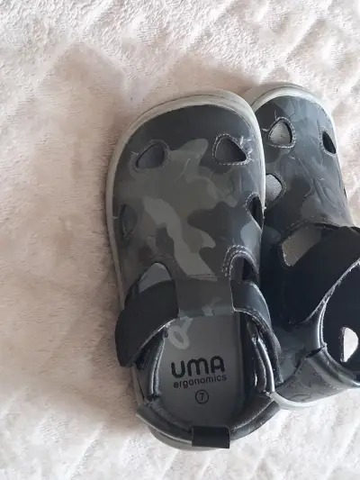 Zapatillas y sandalias para niños UMA en negro y gris - miniatura 4