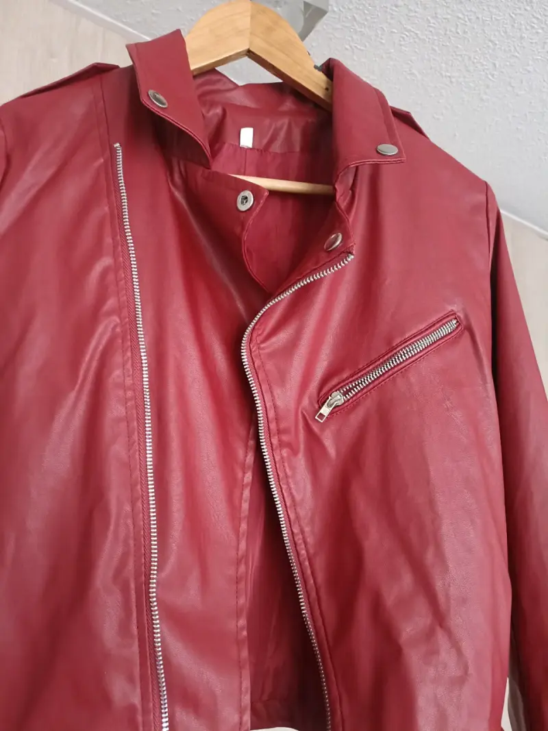 Chaqueta de cuero sintético roja con cierre - 4