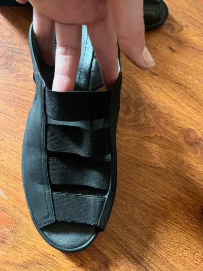 Sandalias negras de tacón bajo para mujer - miniatura 6