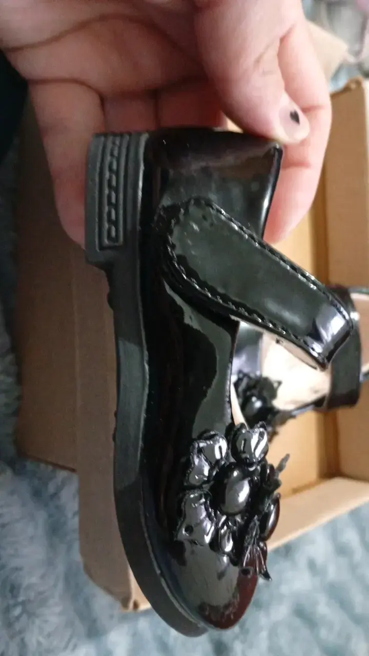 N°18 Zapatos de charol negro para niña con flor - 2