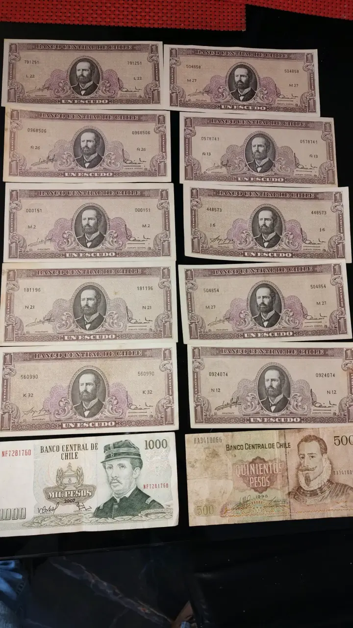 Billetes antiguos de Chile 1, 500 y 1000 escudos - 5