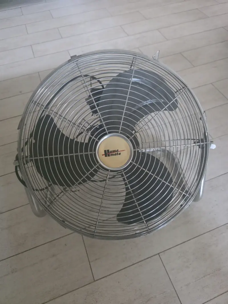 Ventilador de piso Home Mate metálico