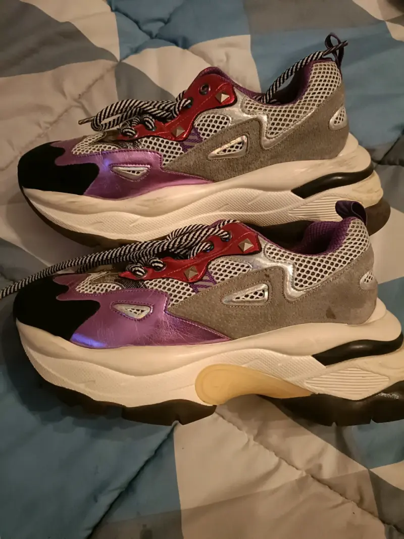 Zapatillas deportivas multicolor con detalles metálicos - 1