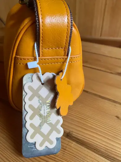 Bolso bandolera de cuero amarillo con correa ajustable - miniatura 3