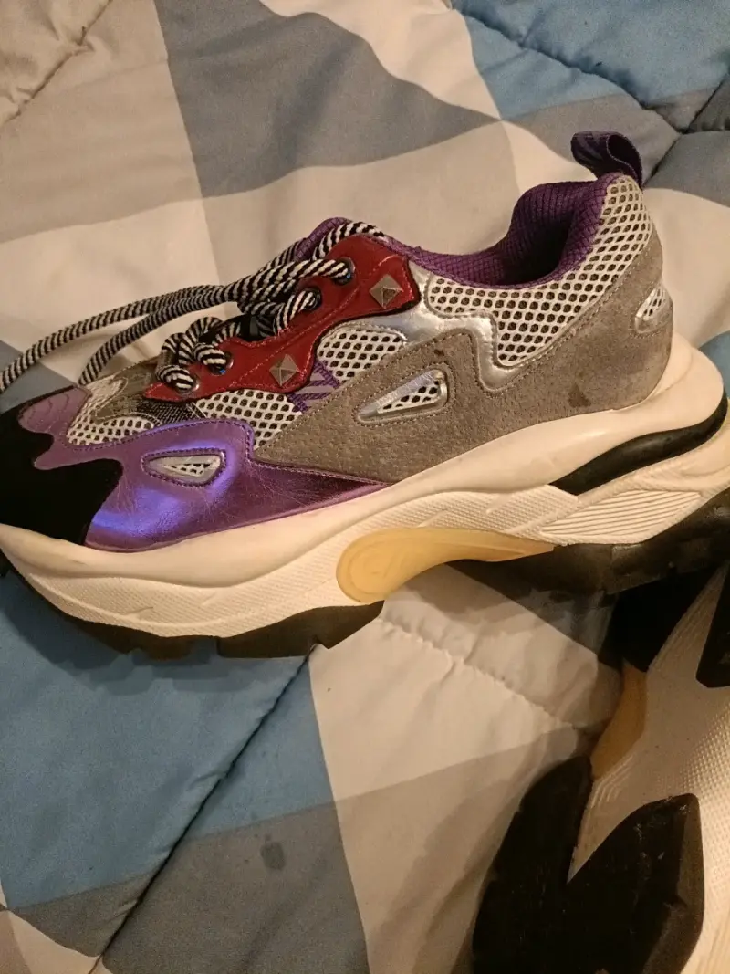 Zapatillas deportivas multicolor con detalles metálicos - 2
