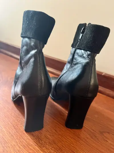 Botines de cuero negro con tacón alto - miniatura 2