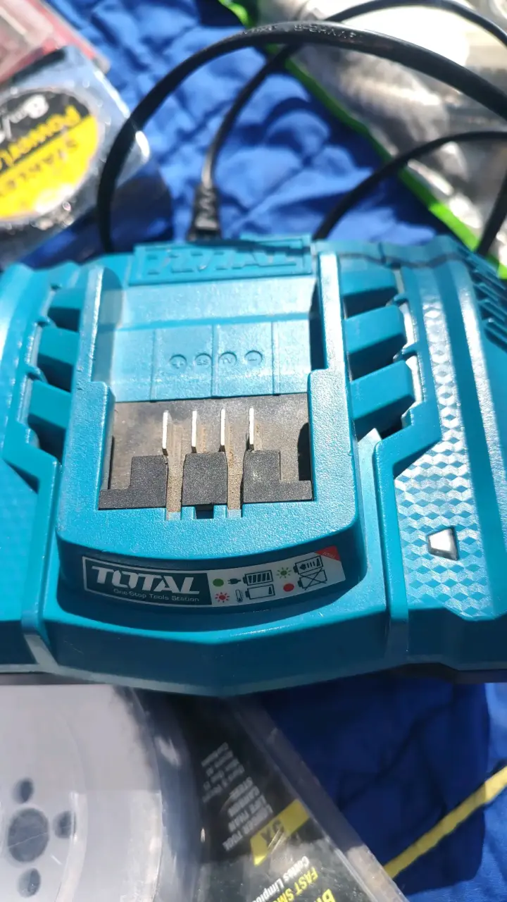 Cargador rápido Total 105W para herramientas - 3