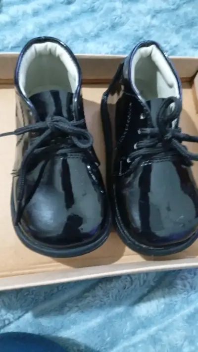N° 20 Zapatos de charol negro para niños - miniatura 1
