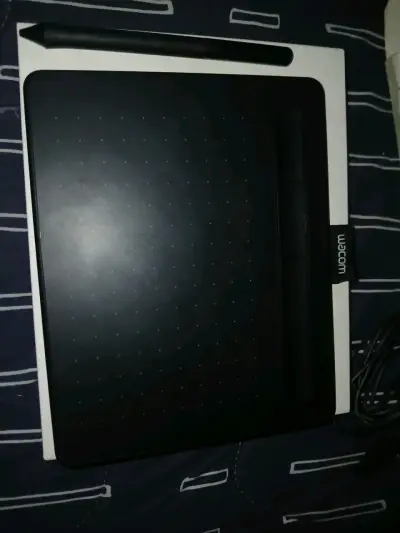 Tableta gráfica Wacom con lápiz y cable USB - miniatura 2