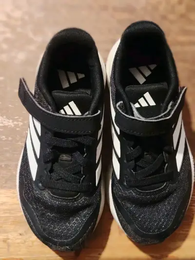 Zapatillas deportivas negras Adidas para niños - miniatura 1
