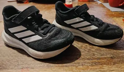 Zapatillas deportivas negras Adidas para niños - miniatura 3