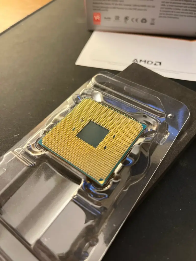Procesador AMD Ryzen 3 3200G con ventilador - 3
