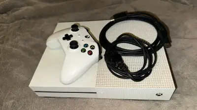 Consola Xbox One S con control y cables - miniatura 1