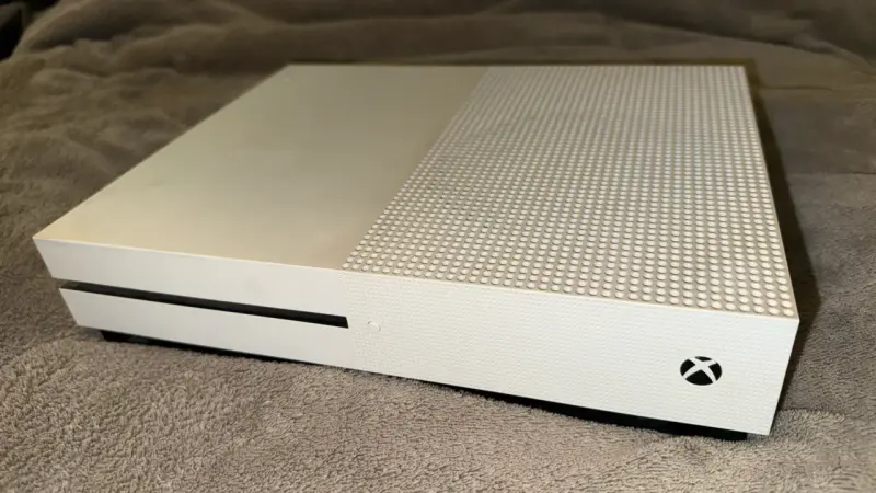 Consola Xbox One S con control y cables - 2