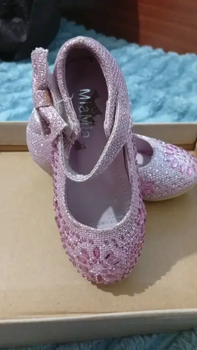 N° 20 Zapatos de niña brillantes rosados con lazo - miniatura 2