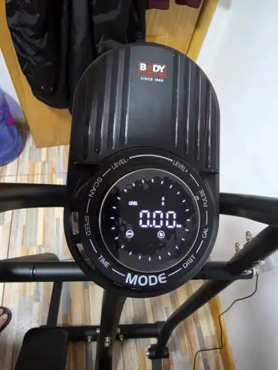 Elíptica Body E-Strider E660 con Monitor Digital - miniatura 2
