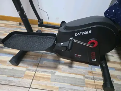 Elíptica Body E-Strider E660 con Monitor Digital - miniatura 4