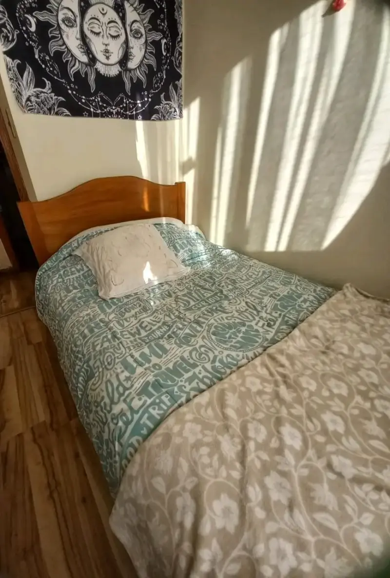 Cama individual de madera con colchón incluido - 1