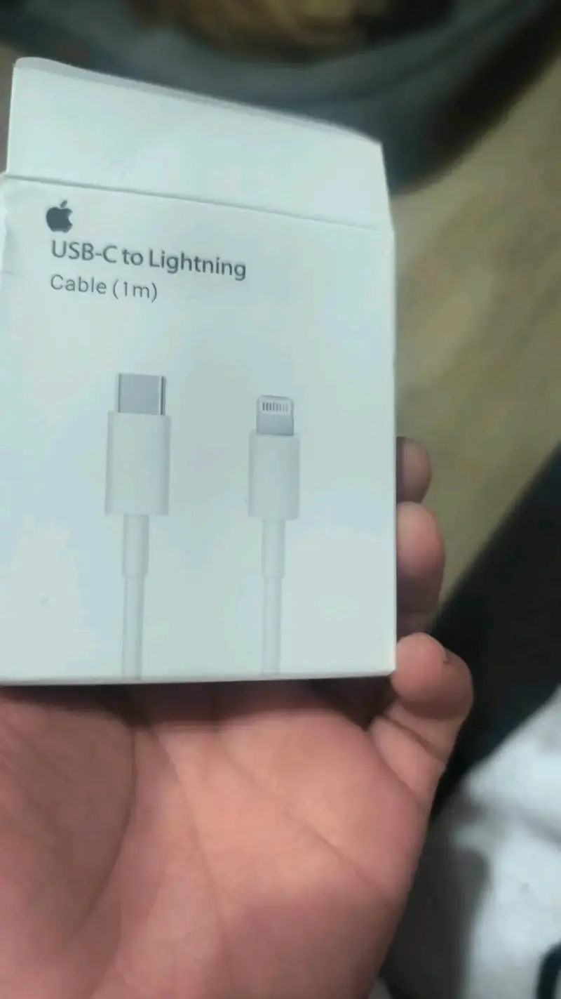 iPhone 11 verde con cable USB-C a Lightning - 3