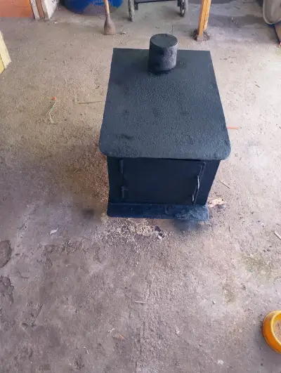 Estufa a leña de acero negra para calefacción - miniatura 2