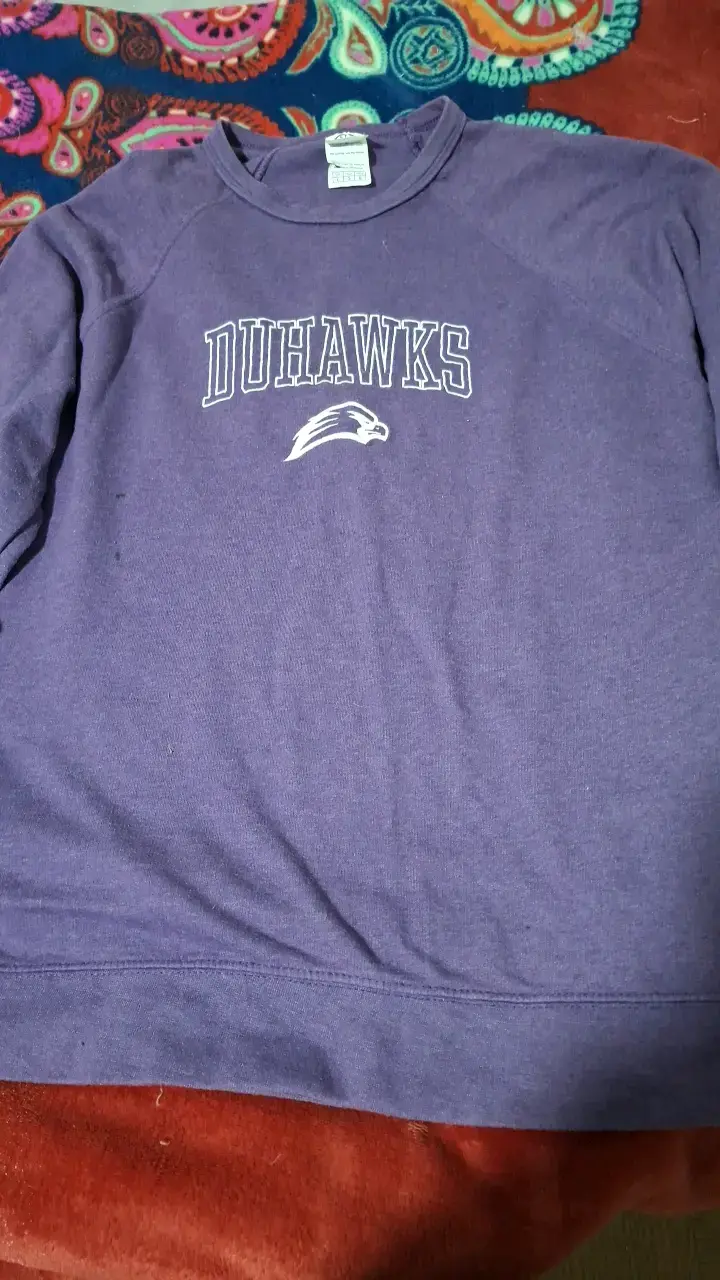 Polerón morado con logo Duhawks
