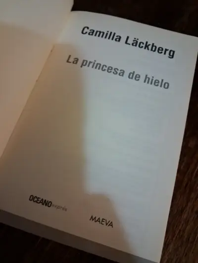 Libro 'La princesa de hielo' de Camilla Läckberg - miniatura 3