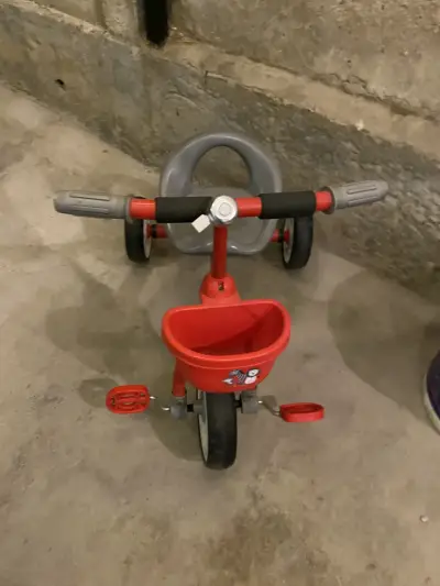 Triciclo infantil rojo con canasto - miniatura 1