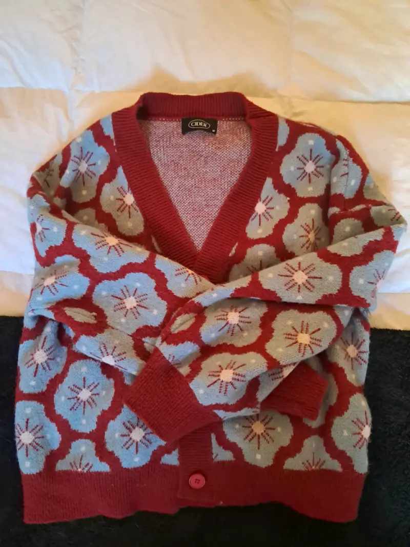 Cardigan de lana con diseño floral rojo y azul - 2