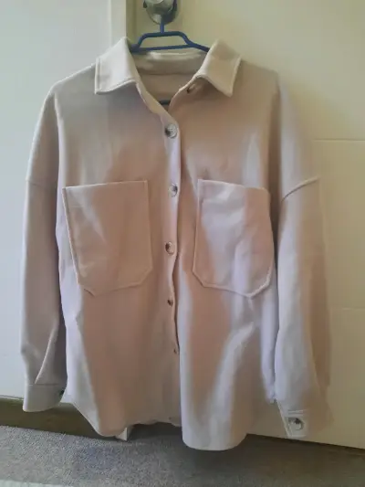 Chaqueta beige con bolsillos delanteros - miniatura 1
