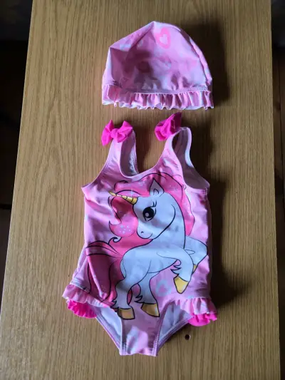 Traje de baño infantil unicornio rosa con gorro - miniatura 1