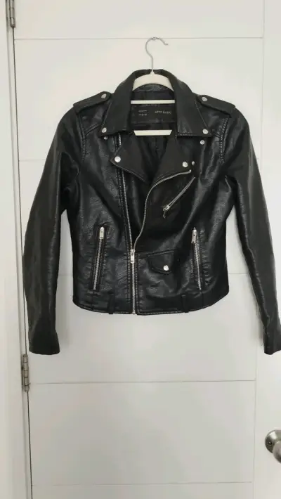 Chaqueta de ecocuero negra estilo biker para mujer - miniatura 1