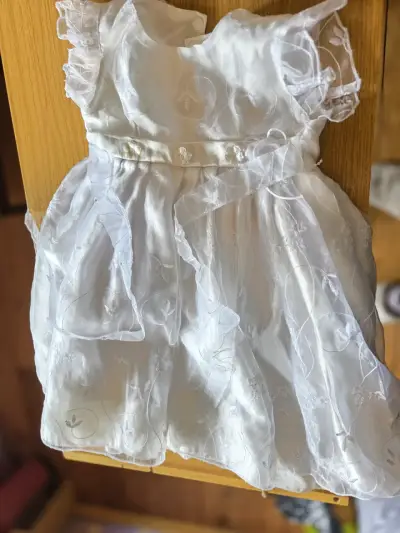 Vestido de bautizo blanco para niña con encaje - miniatura 1