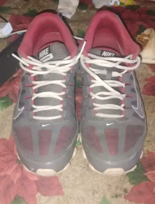 Zapatillas deportivas Nike Reax gris y rojo - 2