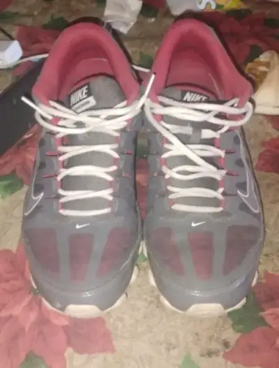 Zapatillas deportivas Nike Reax gris y rojo - miniatura 2