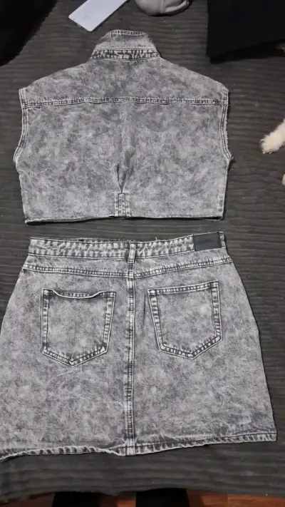 Conjunto de mezclilla gris sin mangas para mujer - miniatura 2