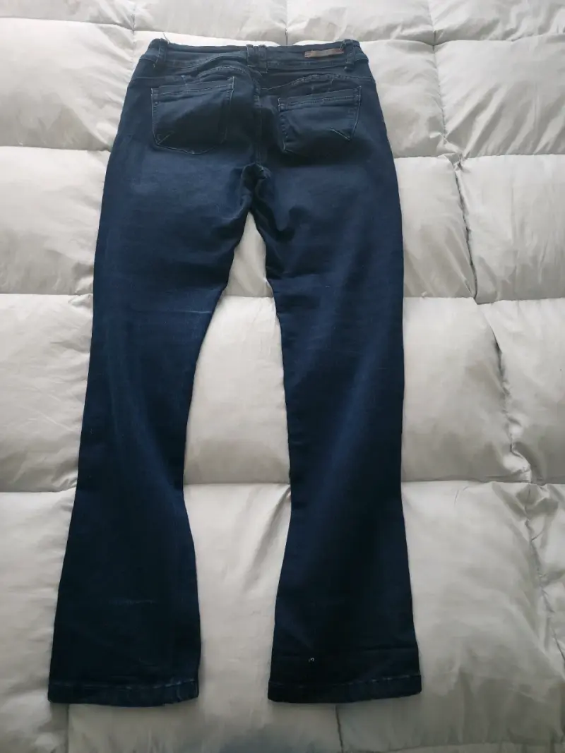 Jeans de mujer azul oscuro y claro - 2