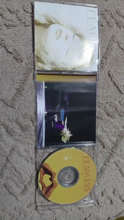 CD Fearless Taylor's Version en buen estado - miniatura 4