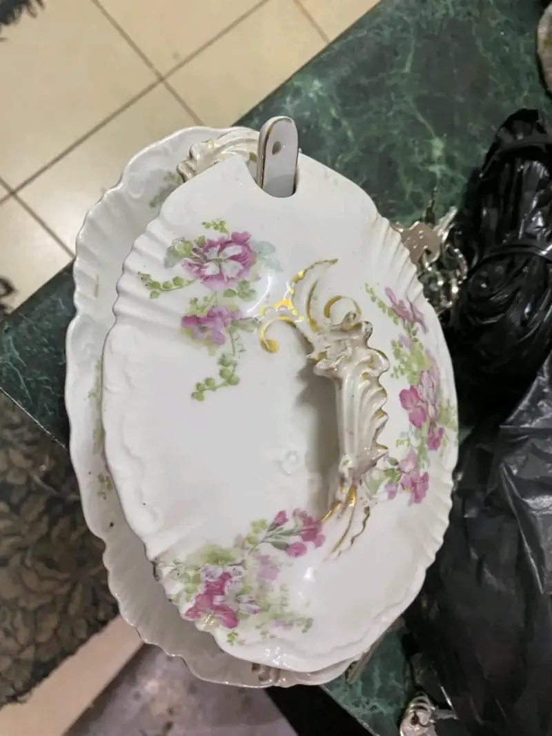 Sopera de porcelana con diseño floral vintage - 2