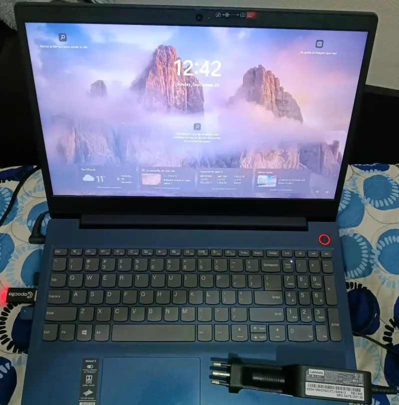 Laptop Lenovo con Windows 11 y 4GB RAM - 6