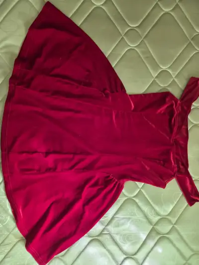 Vestido rojo de terciopelo para mujer - miniatura 1