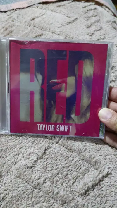 CD Taylor Swift Red en buen estado - miniatura 1